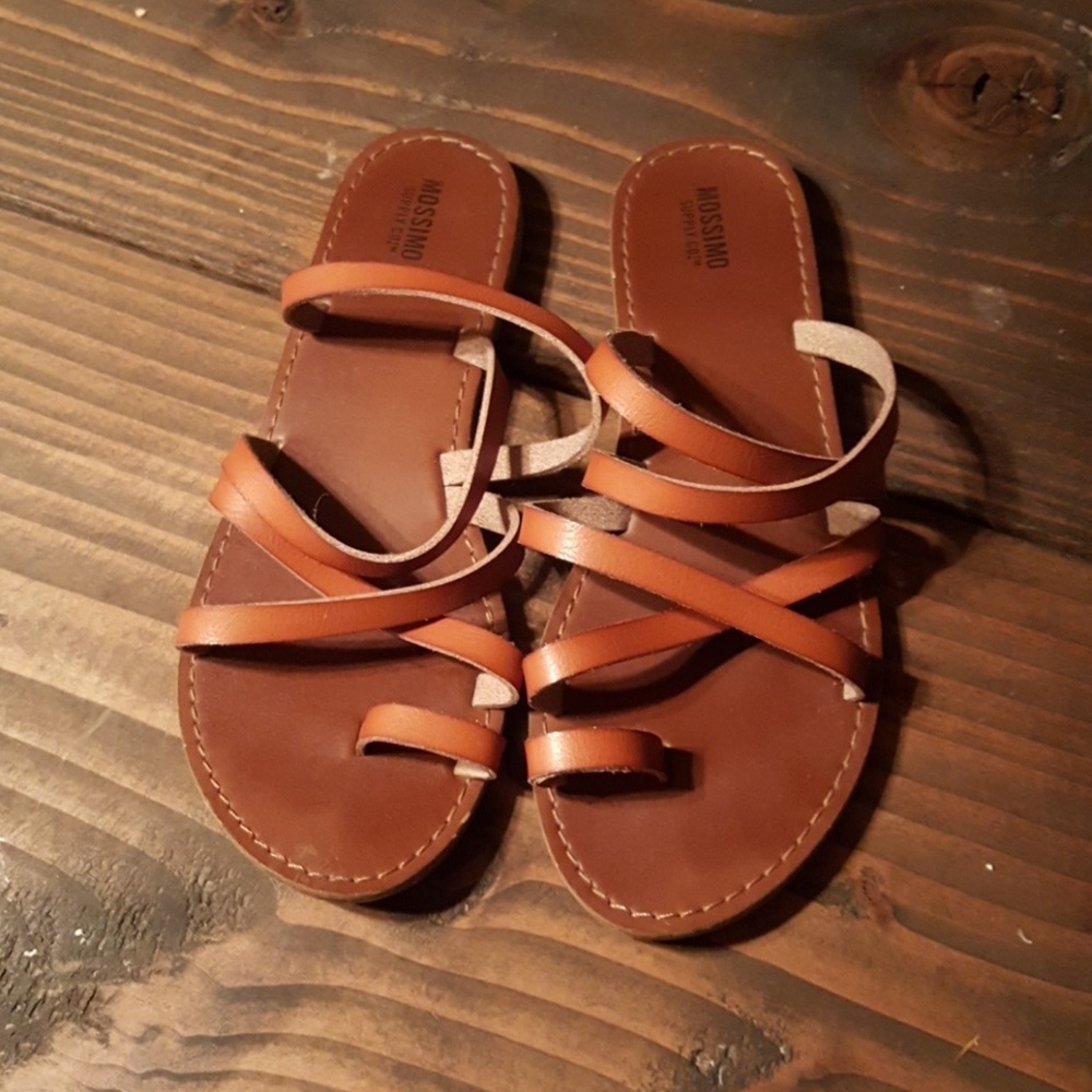 Mossimo strappy sandals size 7 like new!